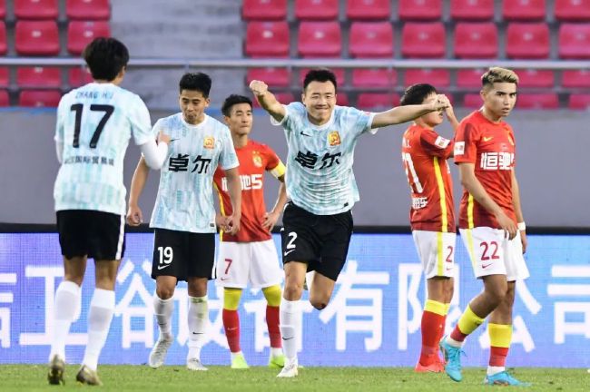 淫乱的美容师们